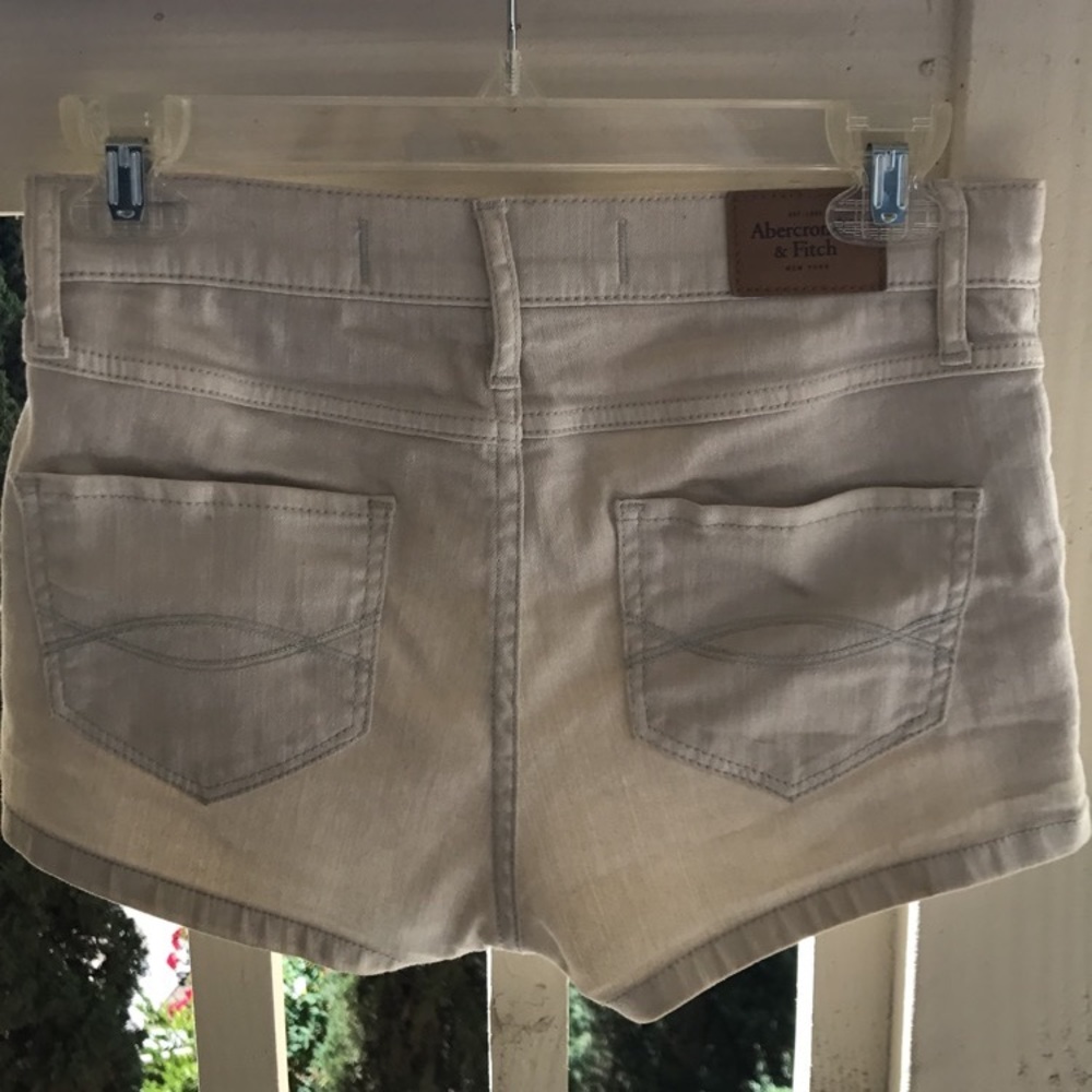 Shiny silver white abercrombie shorts, mid waisted